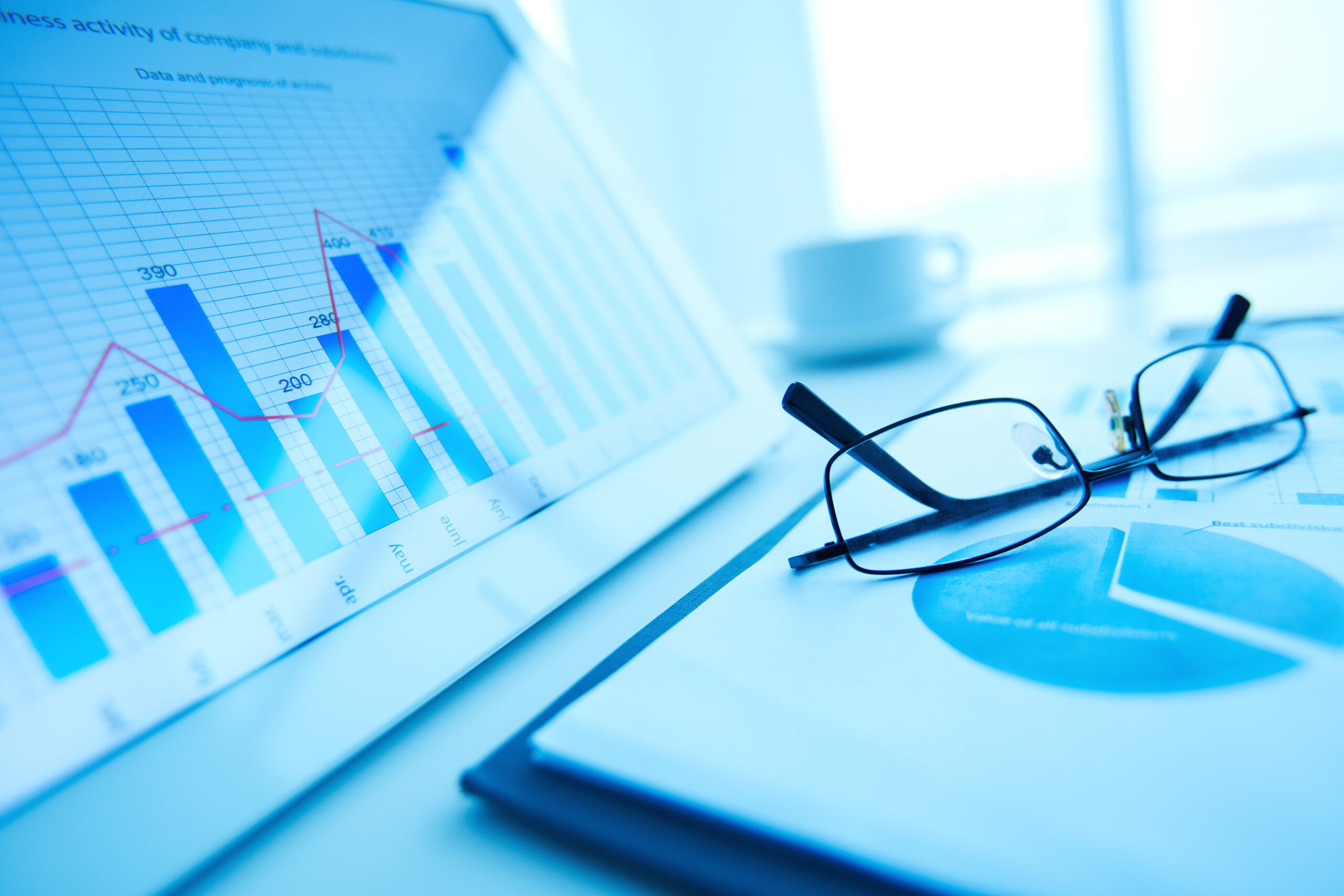 Field staff using mobile devices for expense claims and approvals in F&B hospitality operations