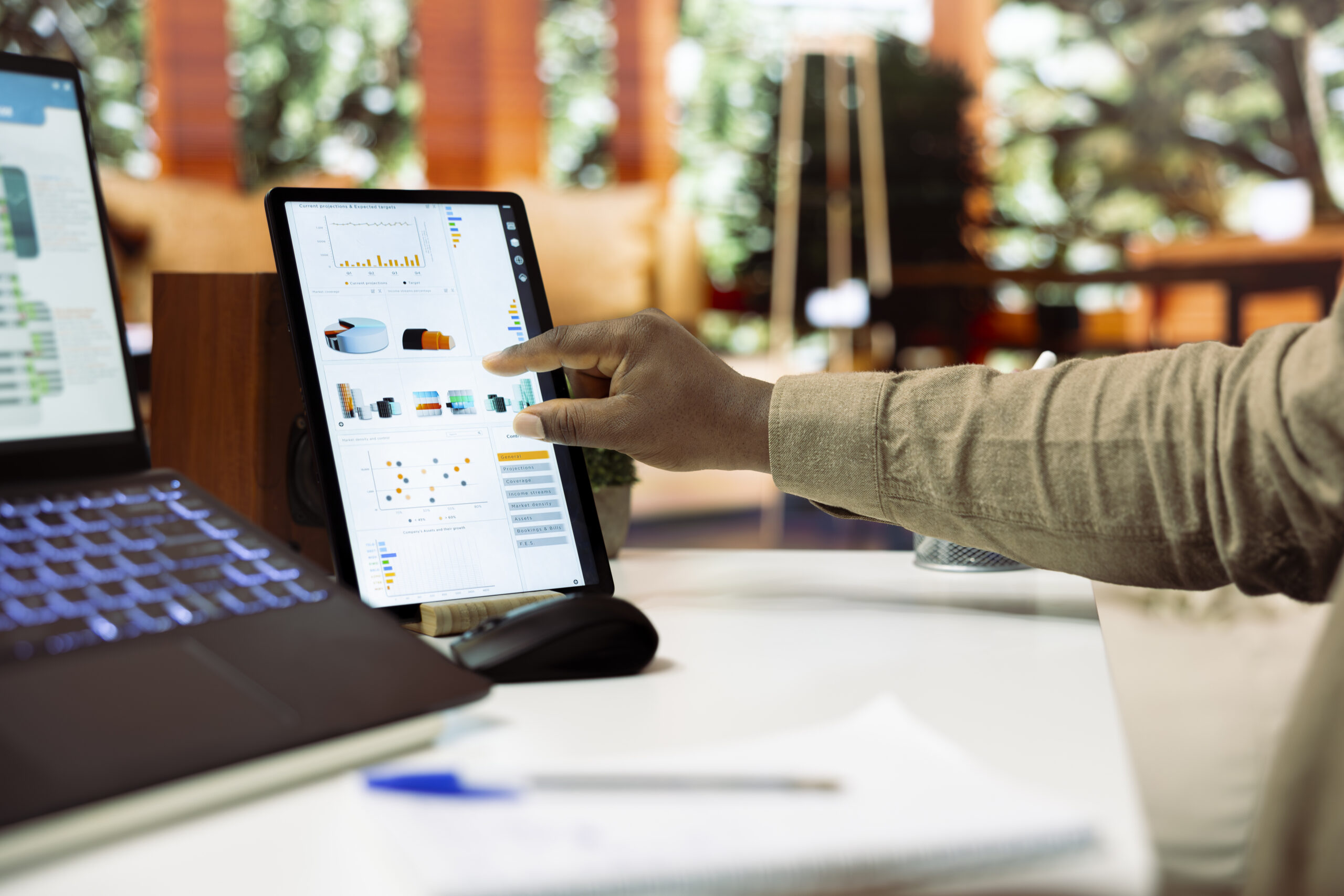 Vendor receiving instant real-time feedback on invoice errors and validation issues